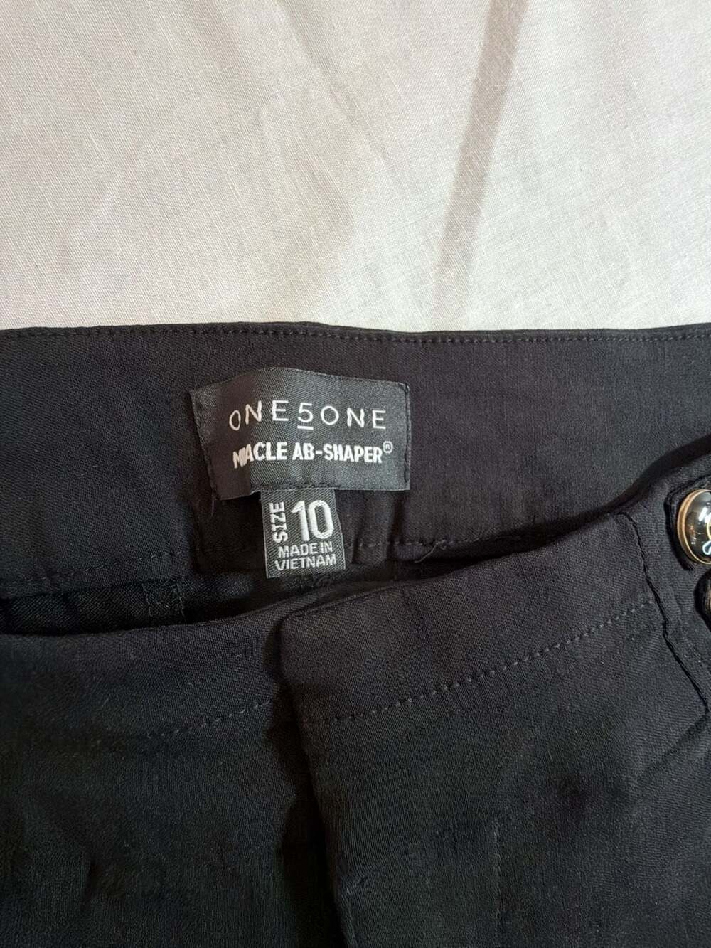 One5One Miracle Ab-Shaper Black High-Waist Button-Accent Shorts Size 10 - Picture 2 of 6